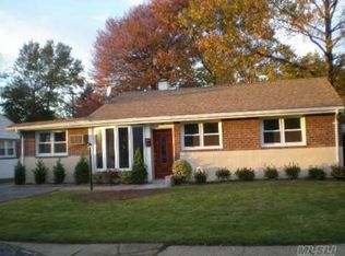 80 Spruce Ln, Valley Stream, NY 11581