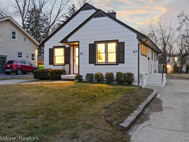 141 Ferndale Ave — Photo 3