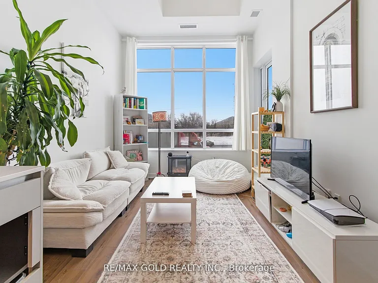 395 Dundas St W #117 — Photo 3