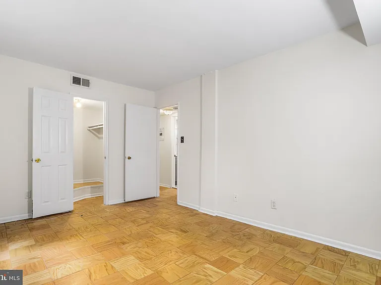 4917 Americana Dr #T6 — Photo 22