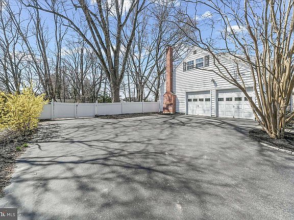 3rd image of 205 Garnet Ln
