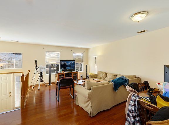 3rd image of 17438 Sauk Dr