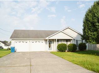 587 N Peppercorn Ln, Rossville, GA 30741