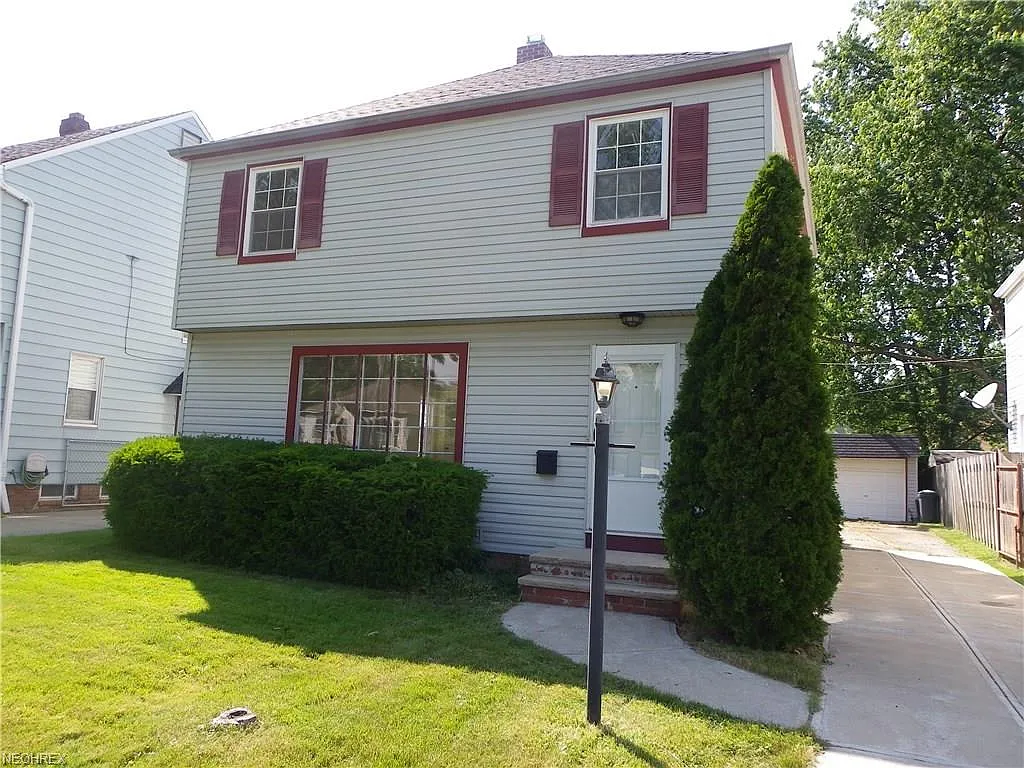 5892 Hodgman Dr photo 1