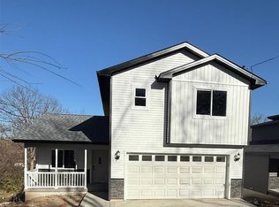 342 E Pleasant View Dr, Des Moines, IA 50315