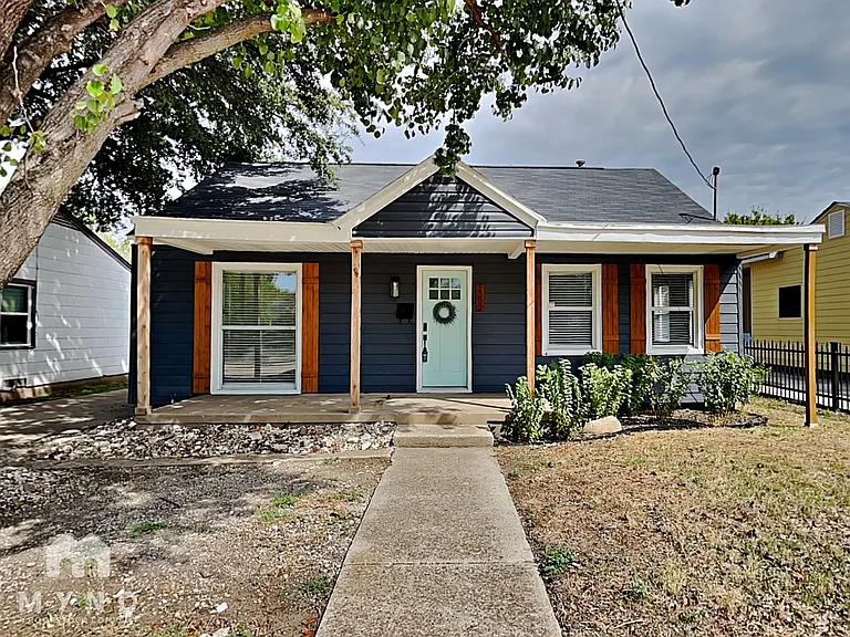 2302 S Polk St — Photo 1