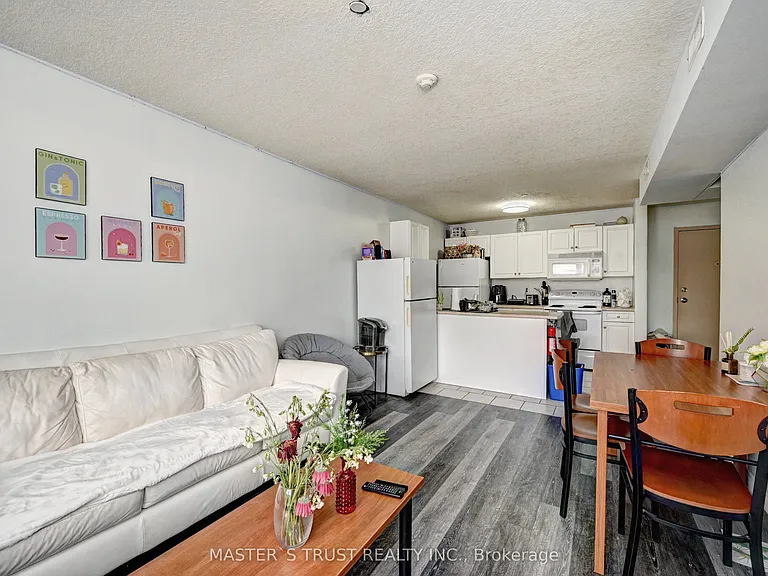 81 Columbia St W #12 — Photo 6