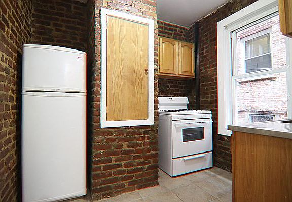 4th image of 47-31 37th St #2A