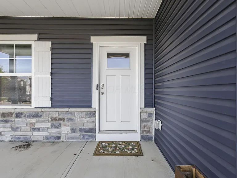 758 Leslie Dr — Photo 2