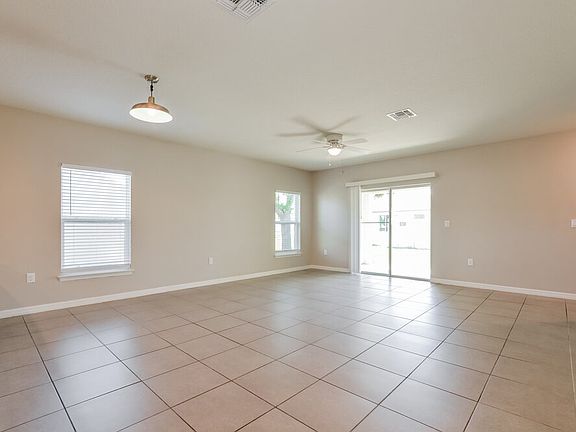 4th image of 803 Savona Pl
