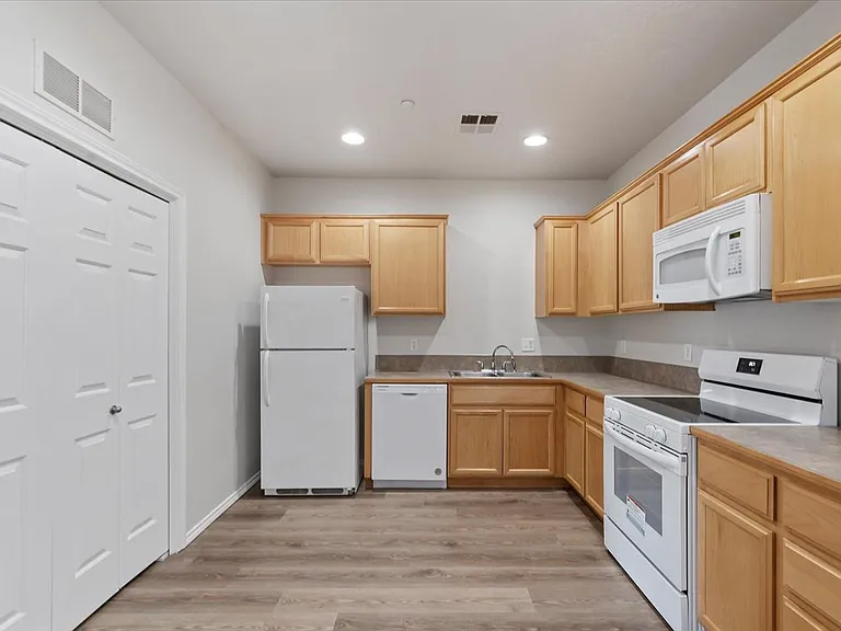 727 Stampede Ct #2A — Photo 10