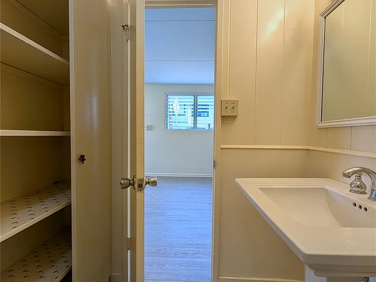 1267 Rycroft St #1 — Photo 8