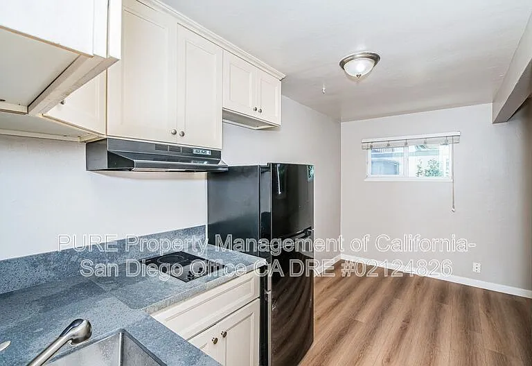 1051.5 Grand Ave — Photo 6