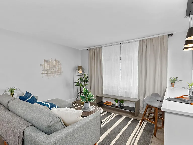 The Square on Delmar — Photo 10