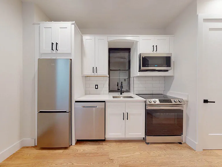 145 E 30th St #1 — Photo 2
