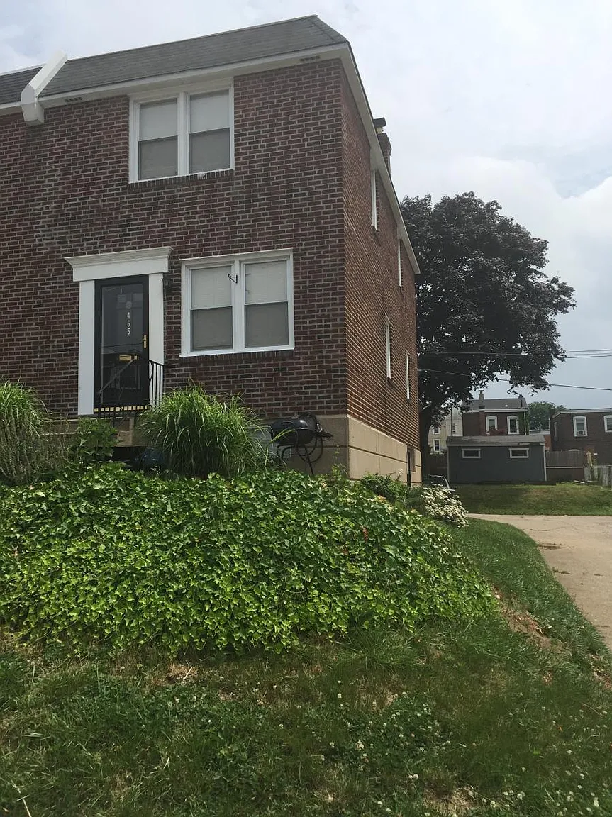 465 Kingsley St photo 1