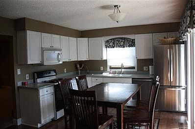 2nd image of 708 Woodstock Ln