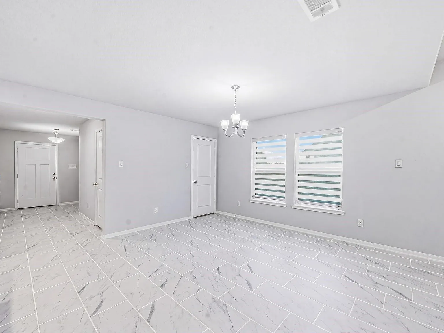 4 bed, 3.5 bath, 2411 sqft, $2,900 — Photo 4