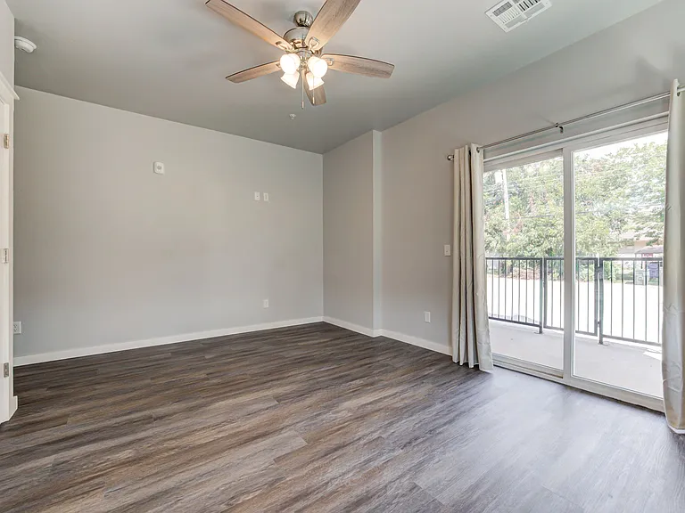 207 W Apache St — Photo 18