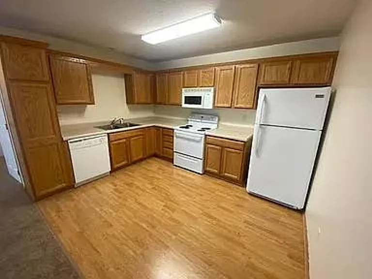1235 SE Village View Ln — Photo 5
