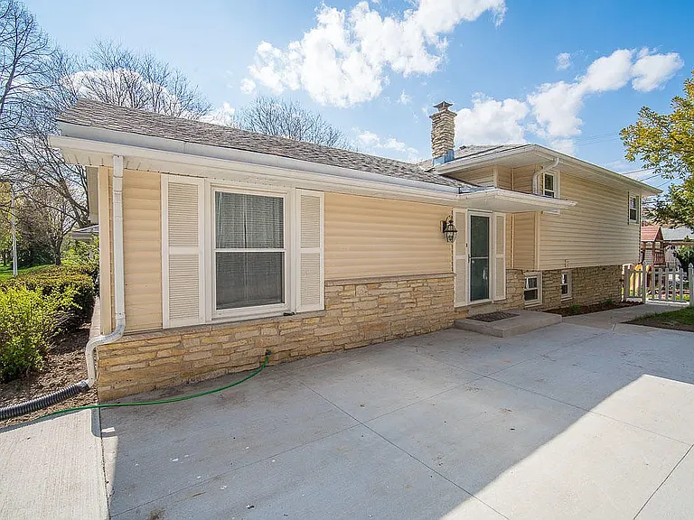 10310 W Fisher Pkwy — Photo 1