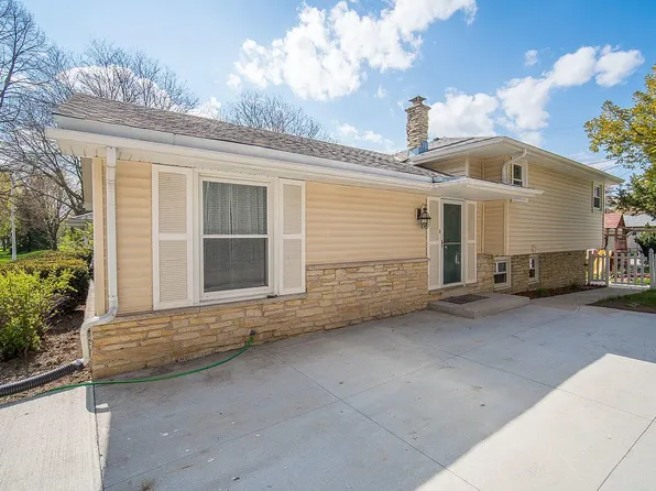 10310 W Fisher Pkwy, Wauwatosa, WI 53226