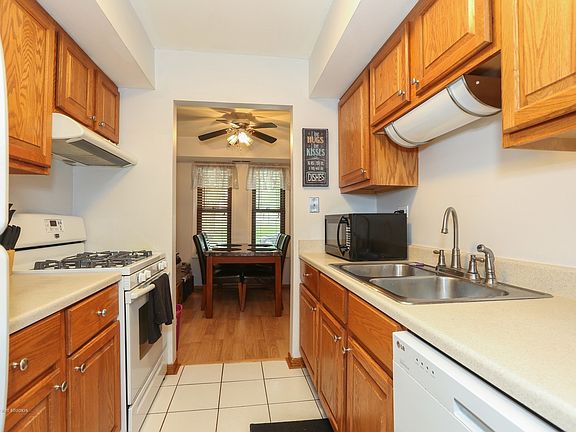 3rd image of 2287 Country Club Dr APT 5