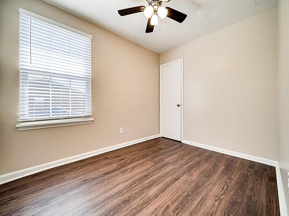 4th image of 1190 Meadowview Dr