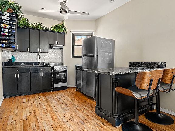3rd image of 160 E 91st St APT 8A
