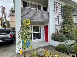8250 20th Ave NE, Seattle, WA 98115
