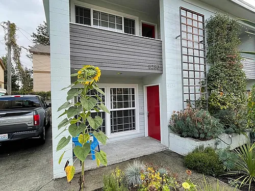 8250 20th Ave NE Photo 1