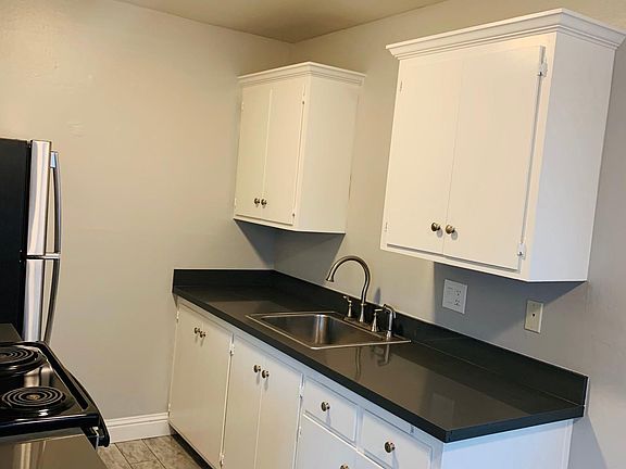4th image of 401 E Poplar Ave APT 11