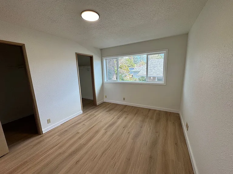 708 NE Avery St — Photo 16