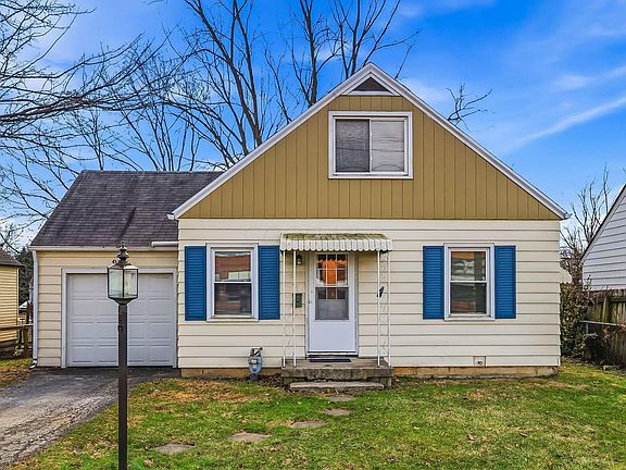 2nd image of 925 Kinnear Rd