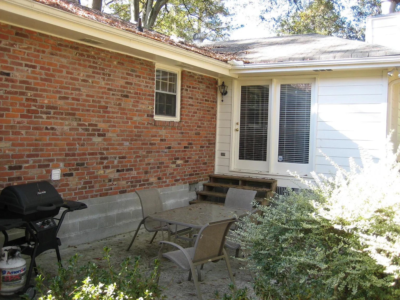 3 bed, 1.5 bath, 1400 sqft, $2,500 — Photo 3