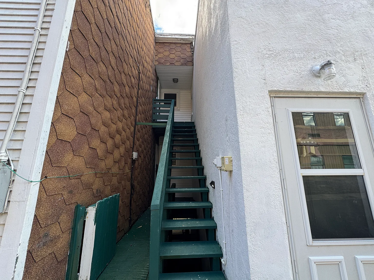 2 bed, 1200 sqft, $1,300 — Photo 2