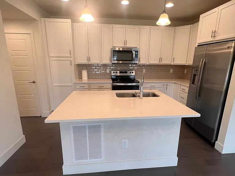628 Discovery Pkwy — Photo 6