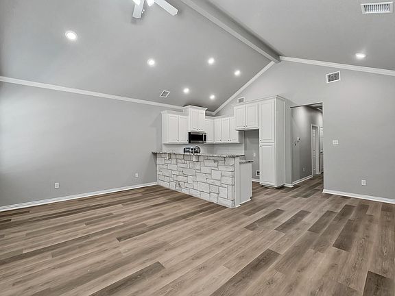 3rd image of 602 Alamo Dr