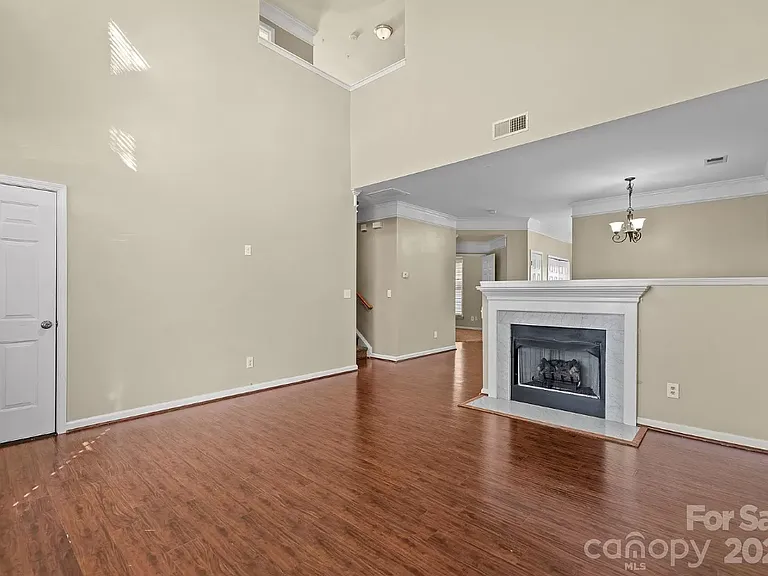 7607 Abigail Glen Dr — Photo 4