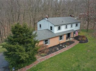 2301 N Short Hills Dr, Akron, OH 44333