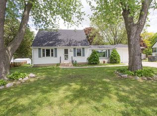 2642 N 112th St, Wauwatosa, WI 53226