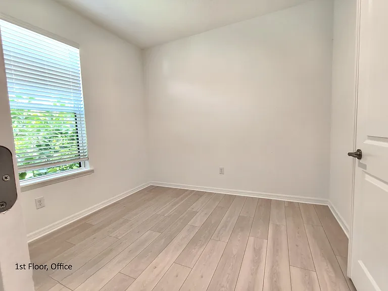 15237 Shady Palms Ln — Photo 10