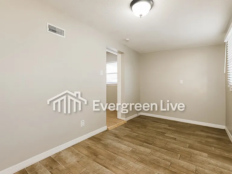 7006 Robindale Rd — Photo 15