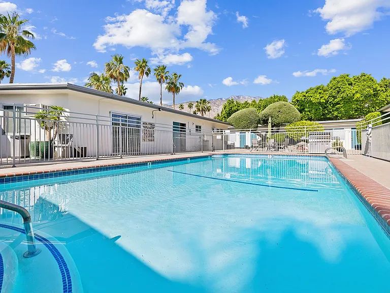 588 E. Mel Avenue - Hermosa Palms — Photo 48