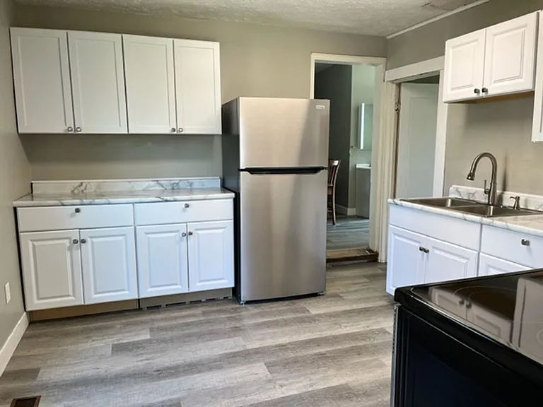 1112 S 5th St — Photo 16