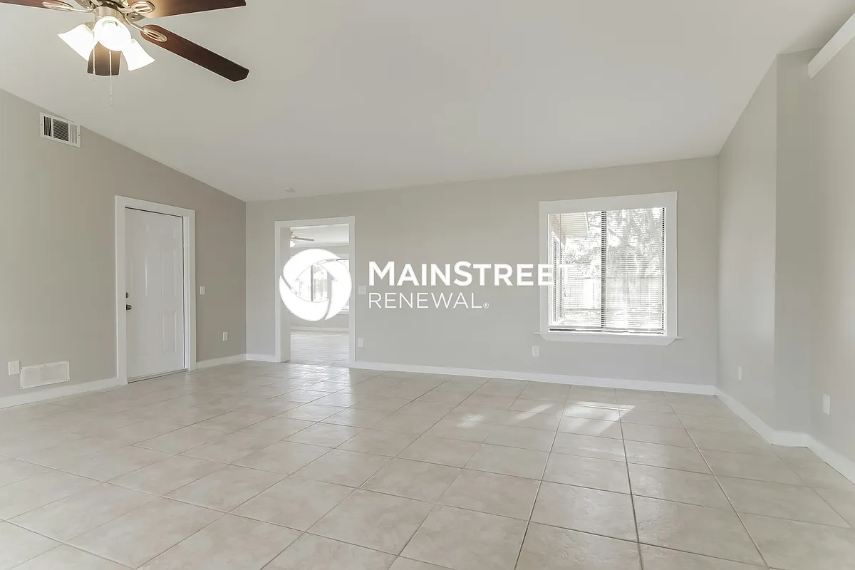 Living Room - 4833 Hawley Rd