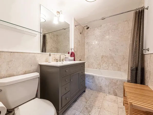 675 Sackett Street image 7 of 16