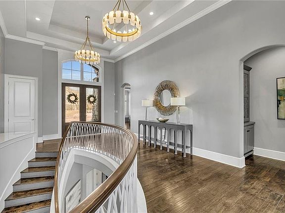 4th image of 6069 Southlake Dr