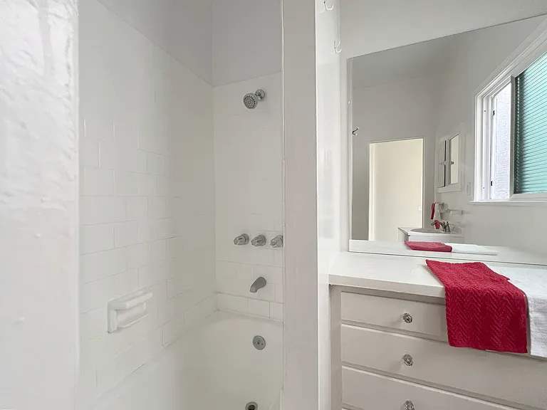 3325 E 2nd St #5 — Photo 11