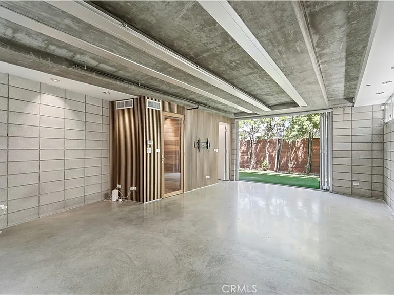 404 Grand Blvd — Photo 43